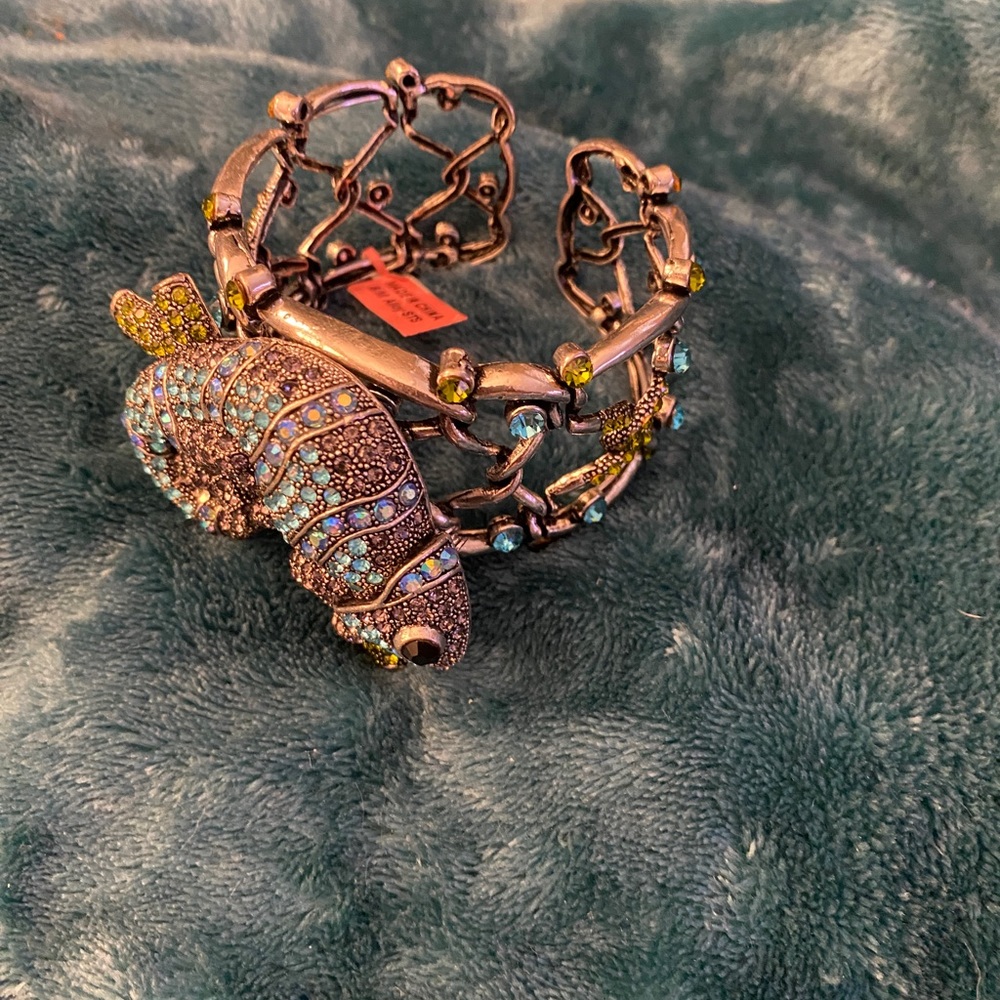 Cuff bracelet with magnetic detachable salamander pin